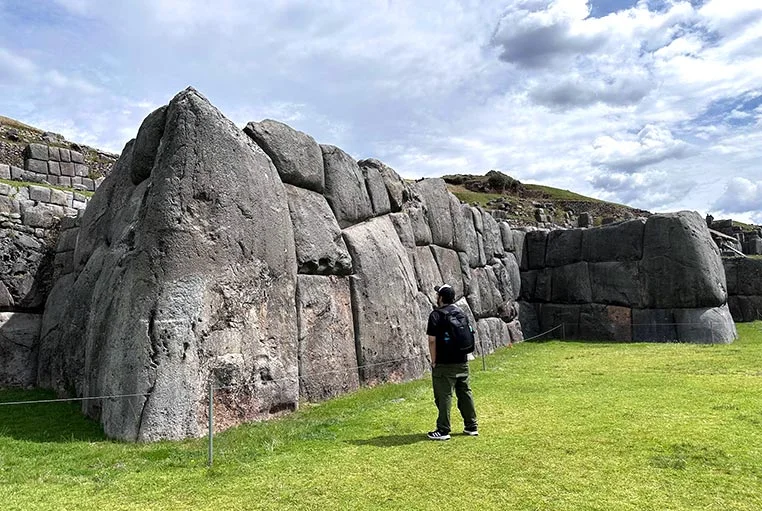 Só pedras grandes? O que realmente te espera em Sacsayhuamán