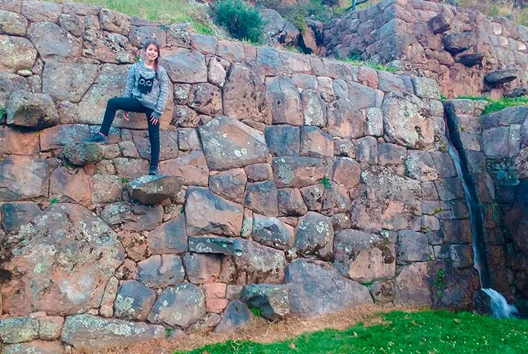 Tourist at the terraces of Tipón